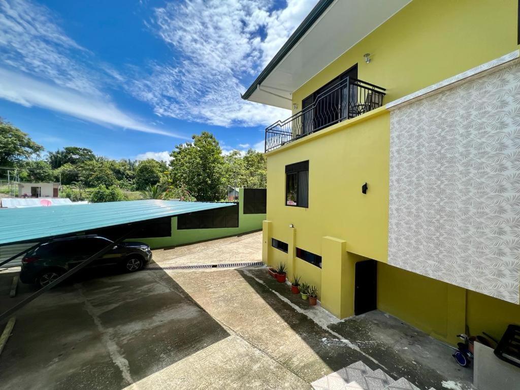 Yellow House Quepos Eksteriør billede