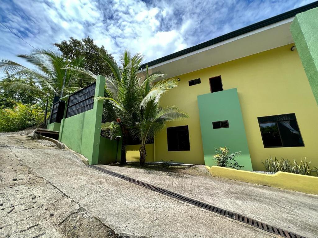 Yellow House Quepos Eksteriør billede
